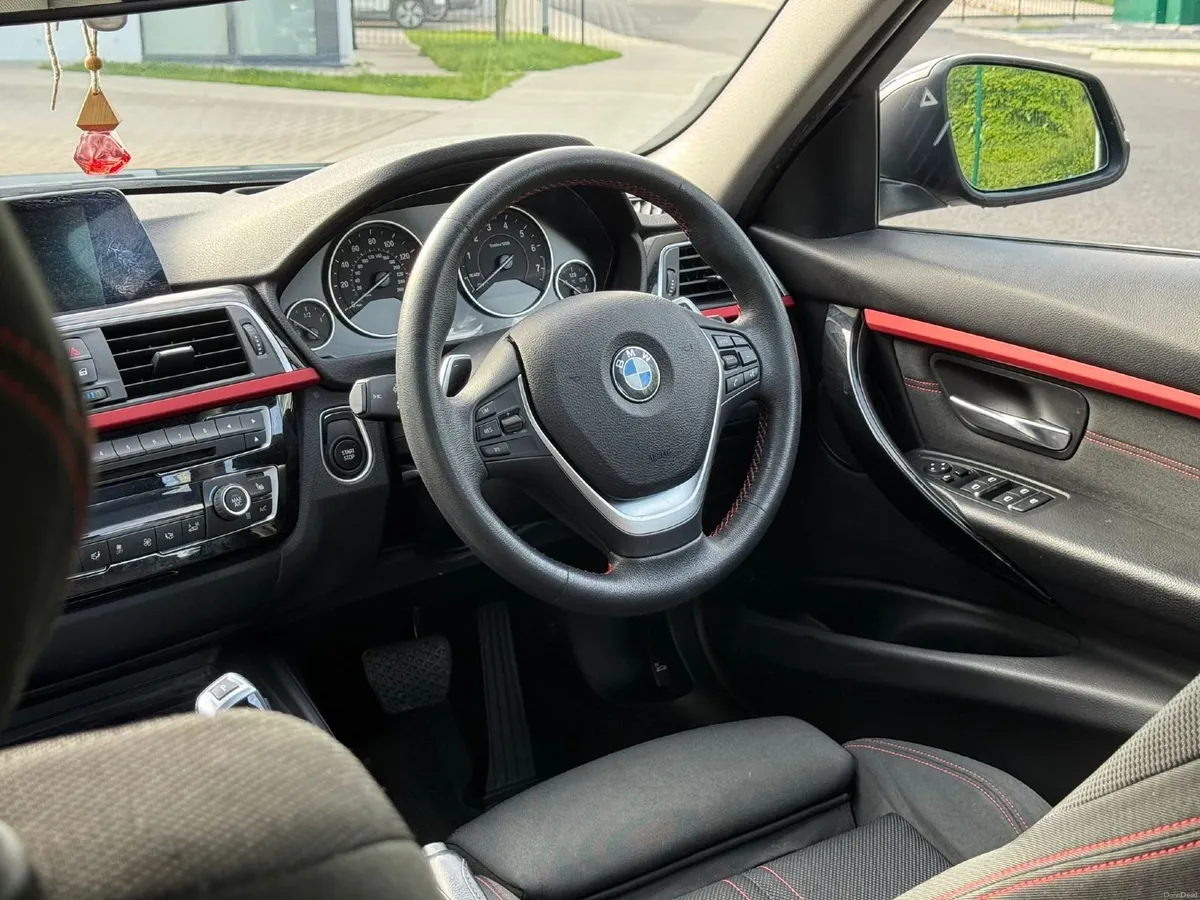BMW 3-Series 2017 - Image 4