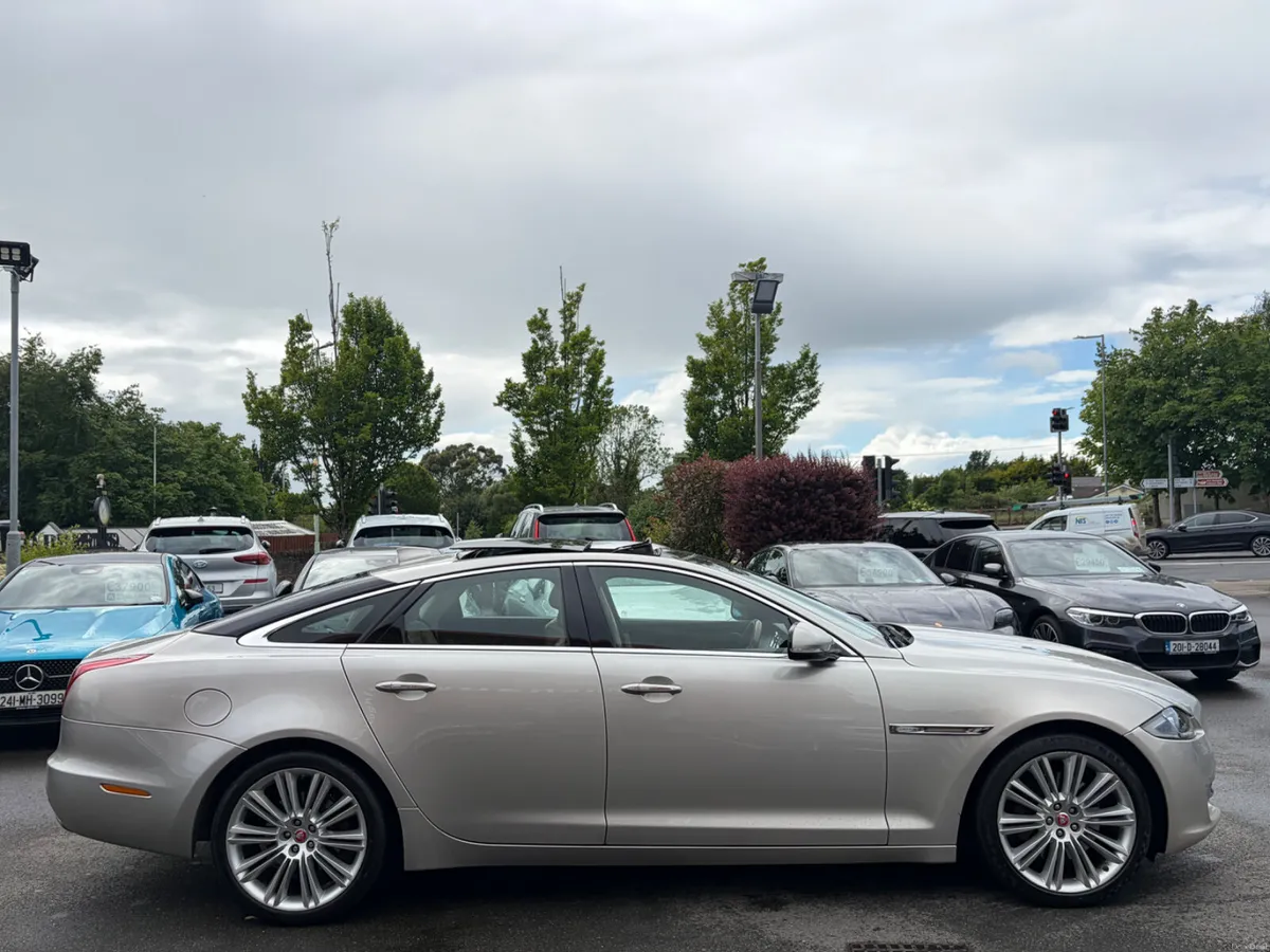 171 Jaguar XJ 3.0D Portfolio *Huge Spec* - Image 4