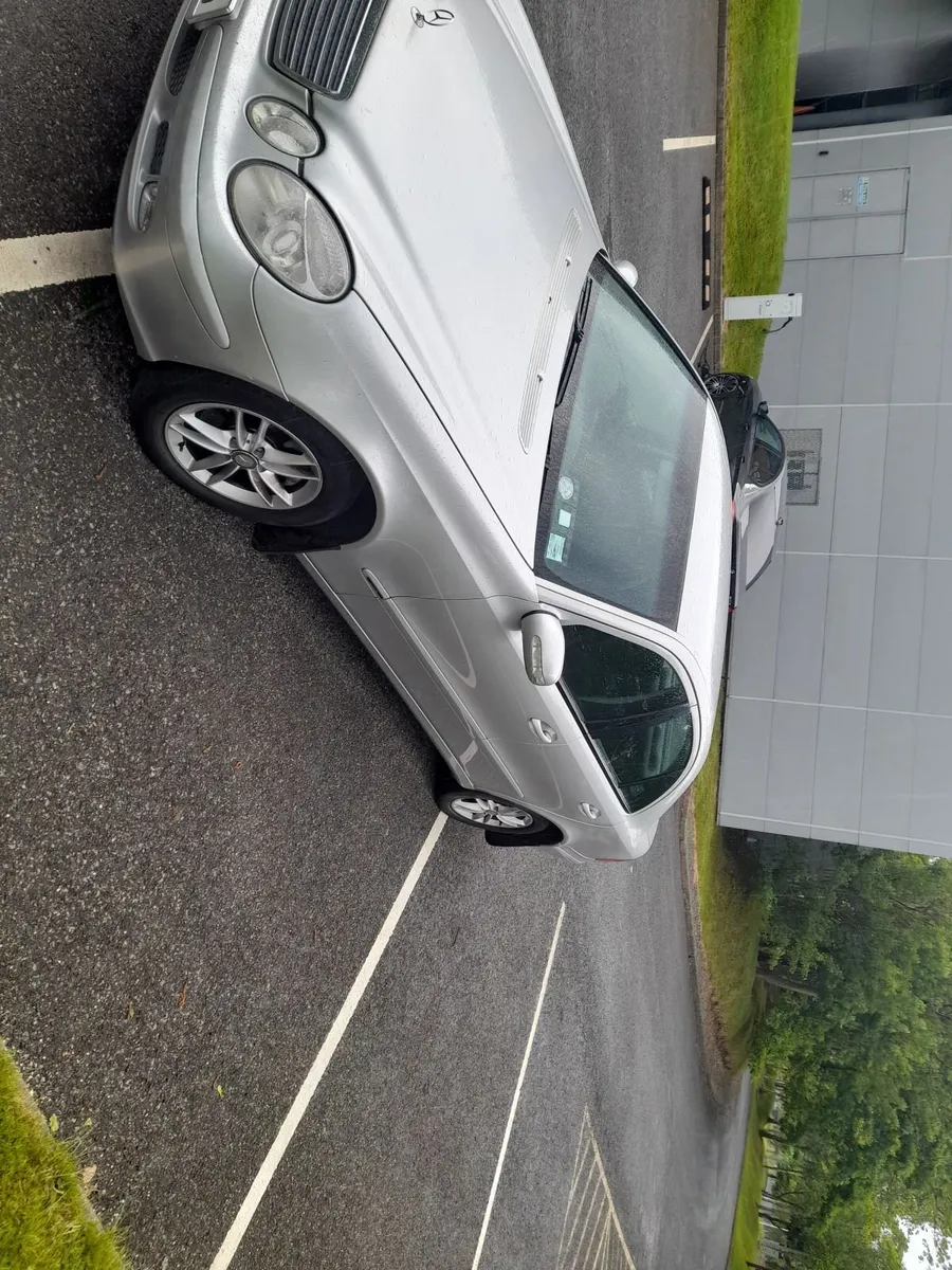 Mercedes-Benz E-Class 2004 - Image 4