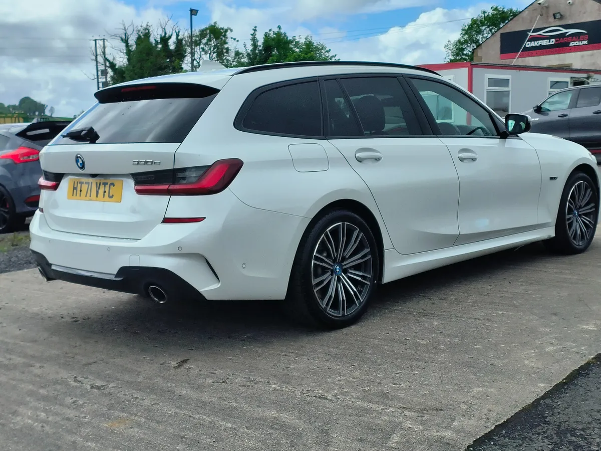 2022 BMW 330e M Sport - Image 4