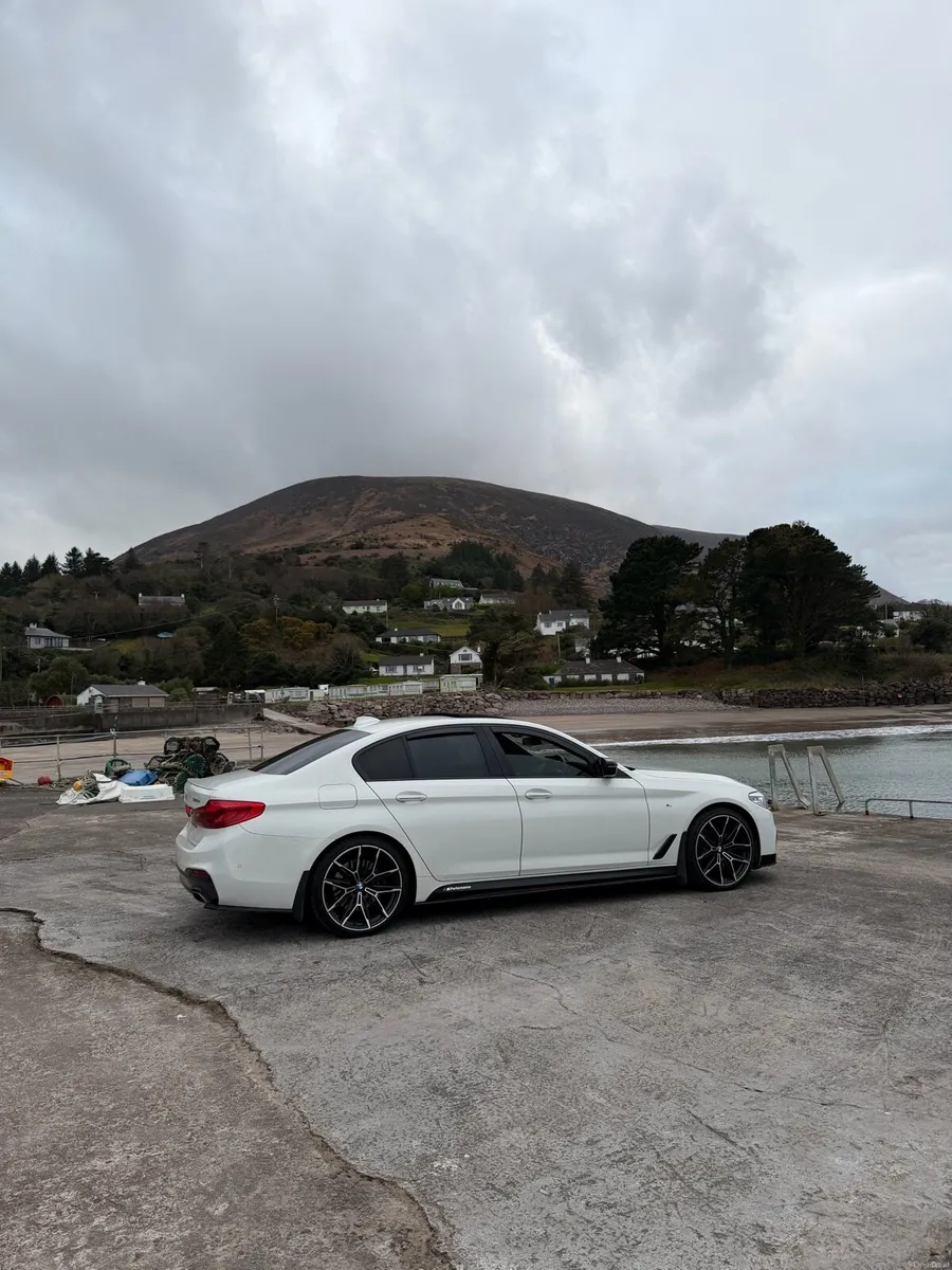 BMW G30 530D XDRIVE SUNROOF - Image 2