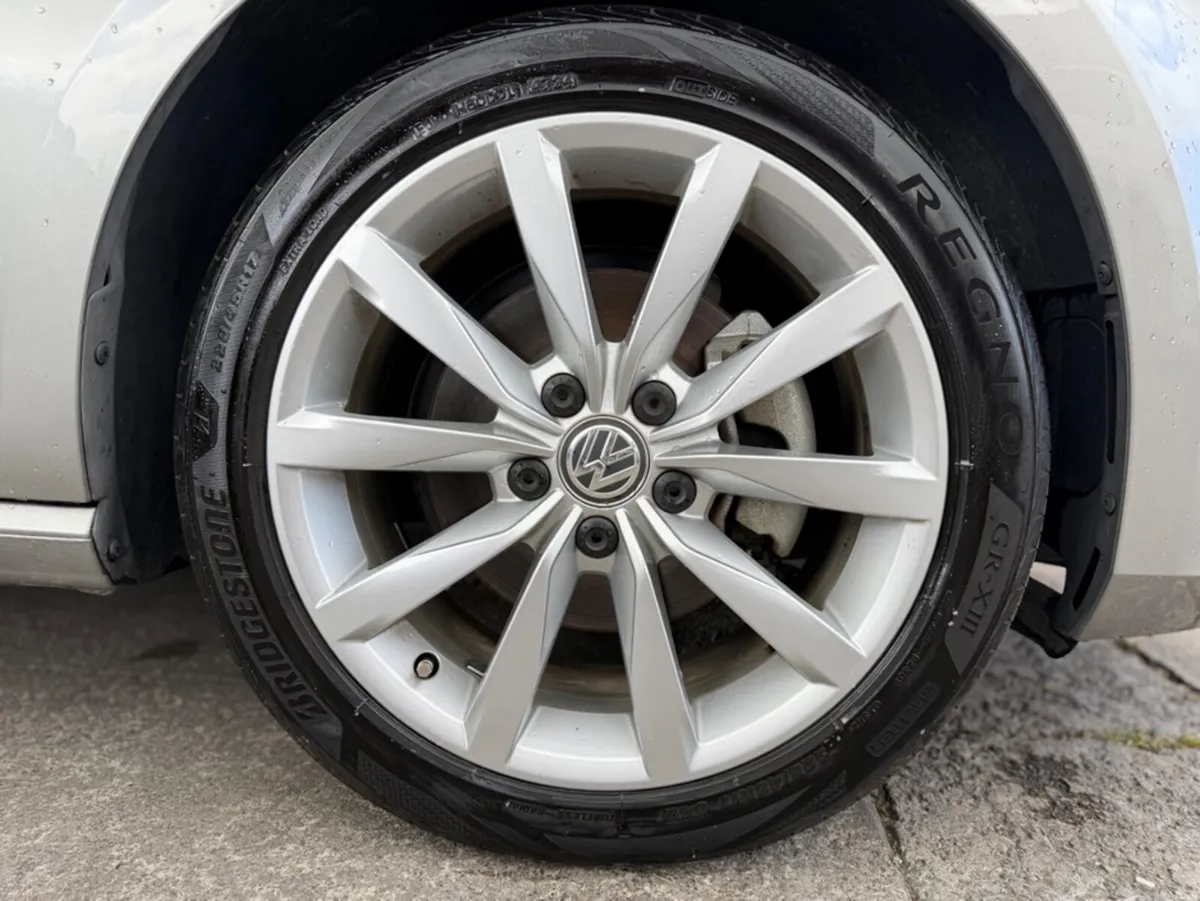 Volkswagen Golf LOW MILEAGE Automatic - Image 4