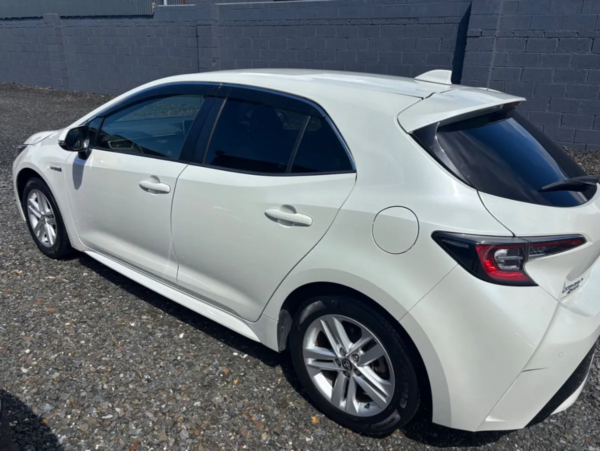 Toyota Corolla ZWE211H SPORT - Image 4