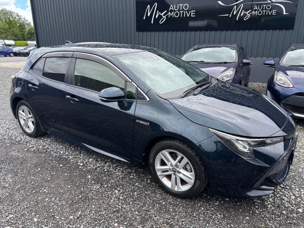 Toyota Corolla ZWE211H SPORT - Image 1
