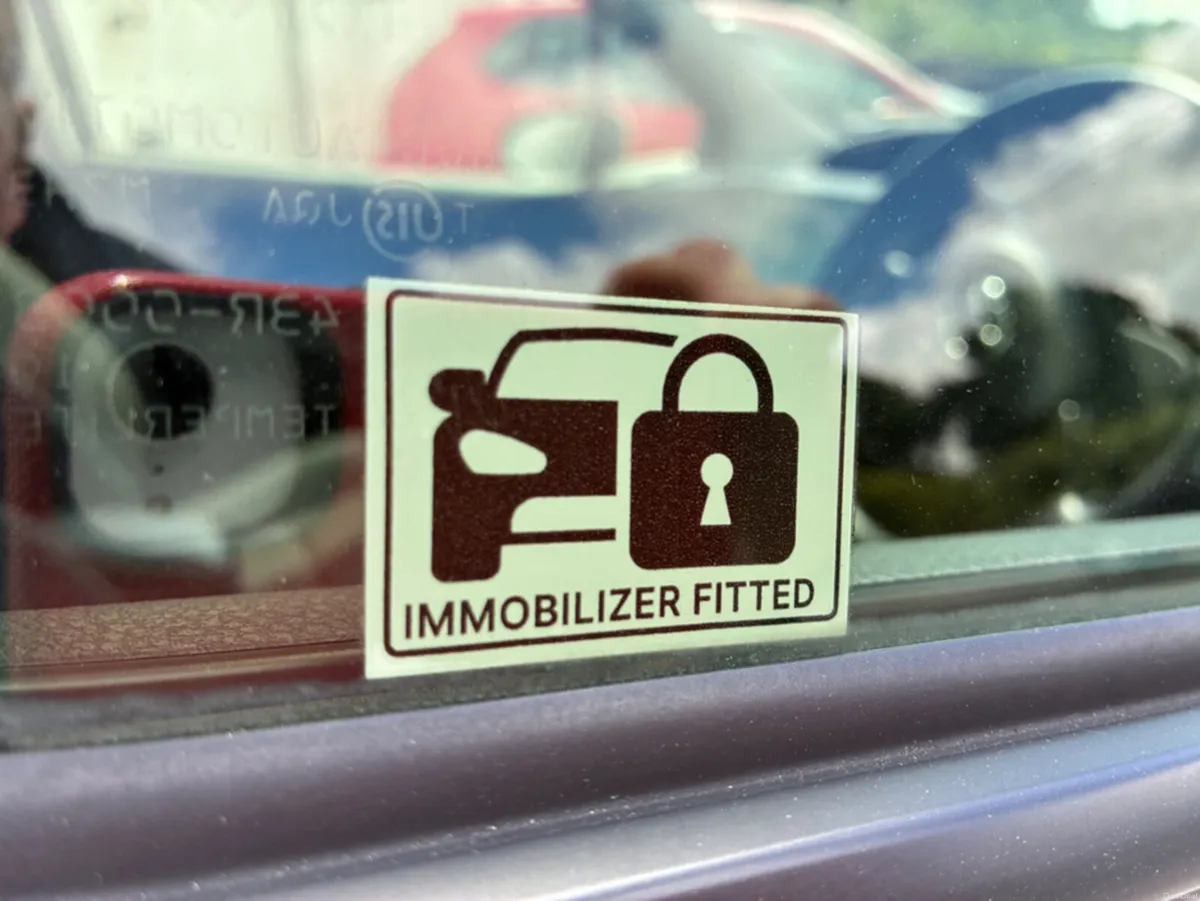 Toyota Yaris 1.0 petrol automatic - Image 3