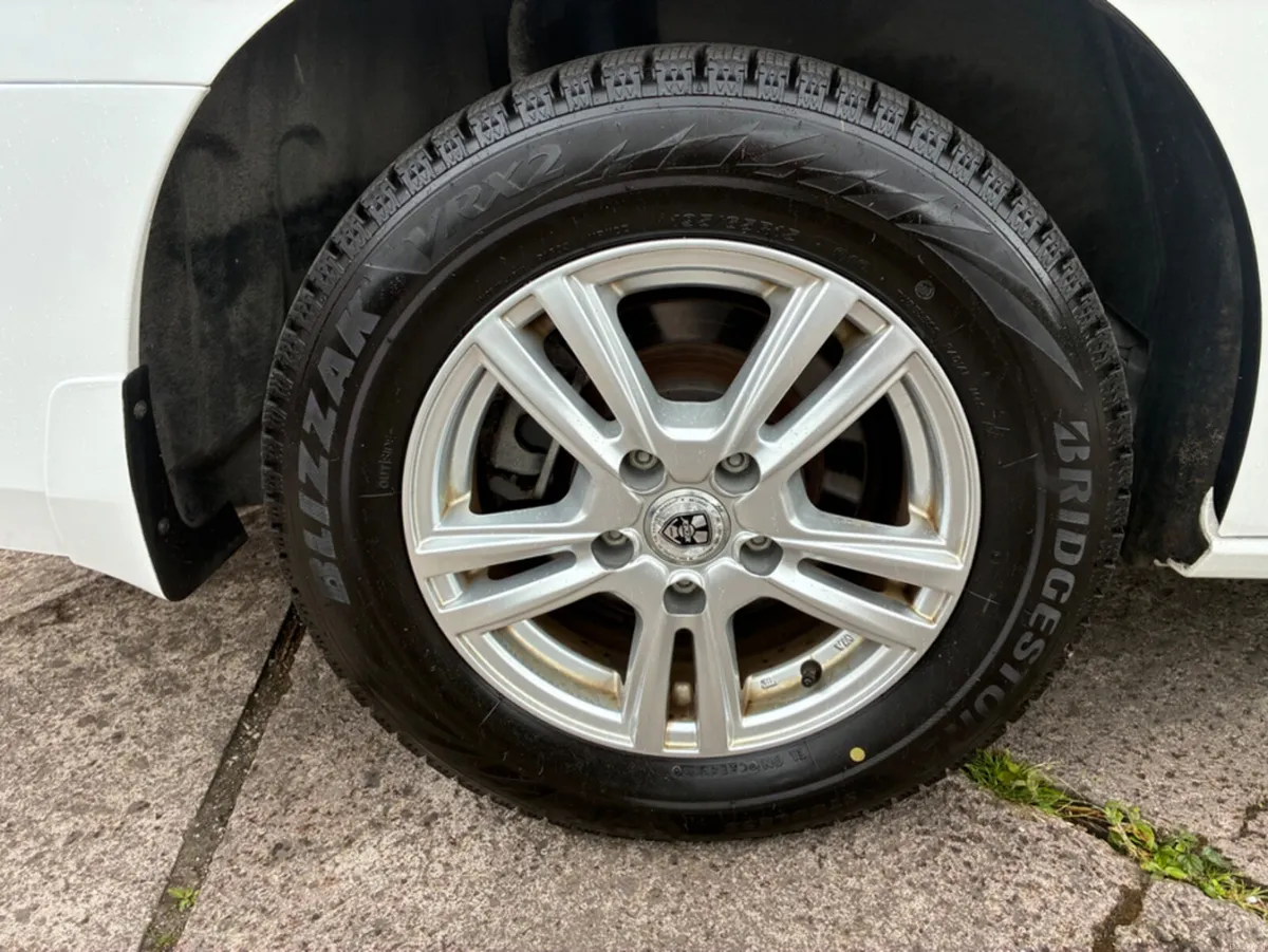 Nissan Serena 2.0 petrol hybrid 8 seater - Image 2