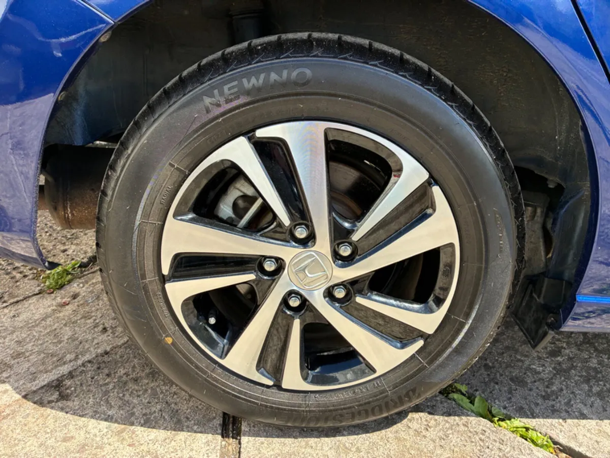 Honda Freed 1.5 petrol hybrid automatic - Image 2