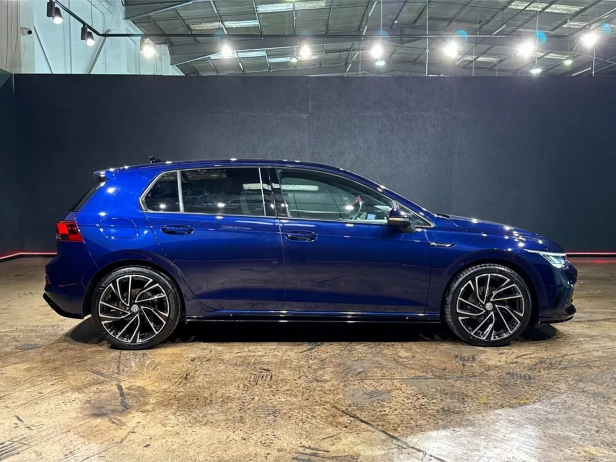 Volkswagen Golf 1.5 AUTOMATIC ETSI R-LINE EVO - UP - Image 3