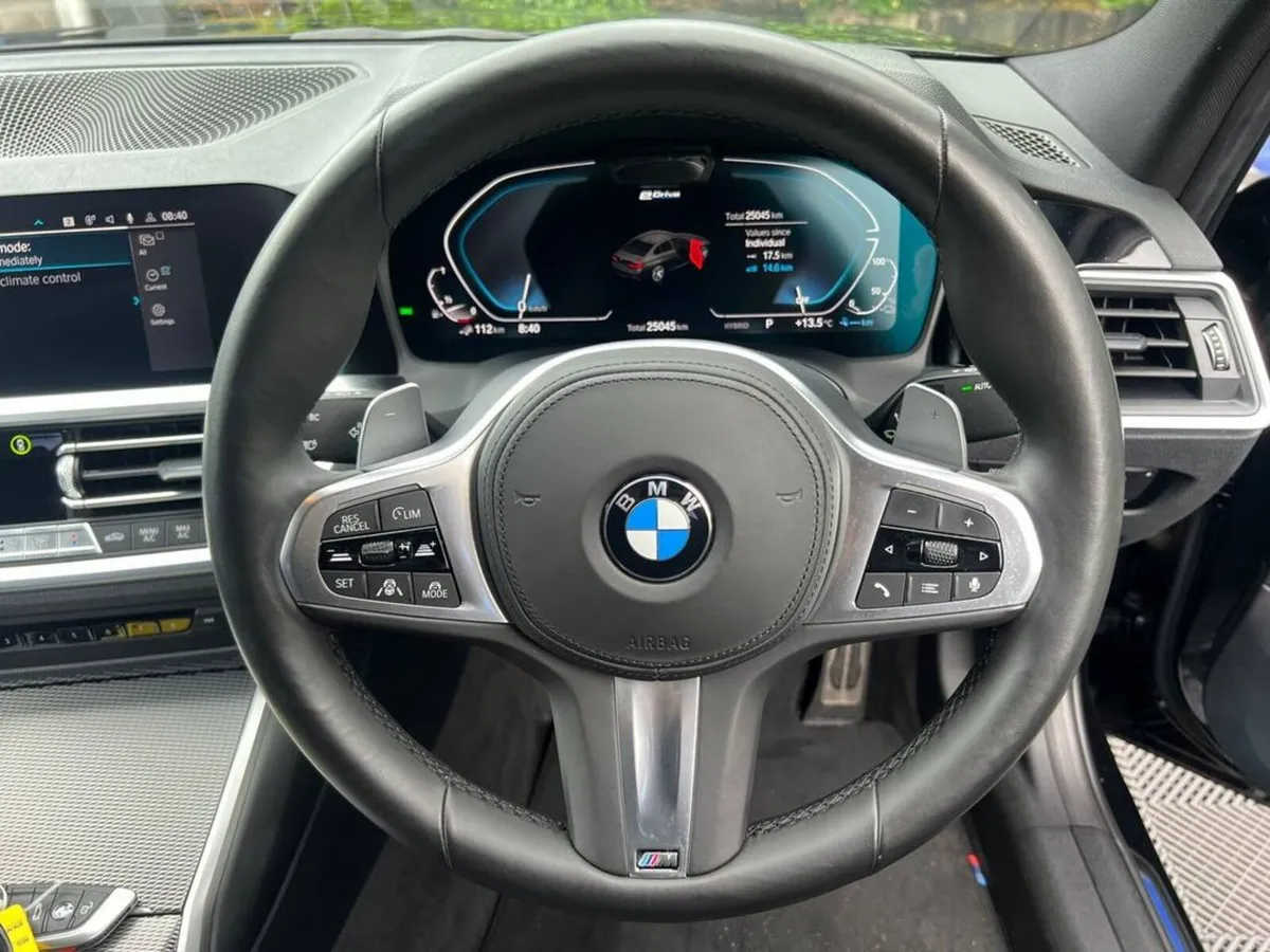 BMW 3-Series 330e M-SPORT COMPETITION 2.0 HYBRID * - Image 4