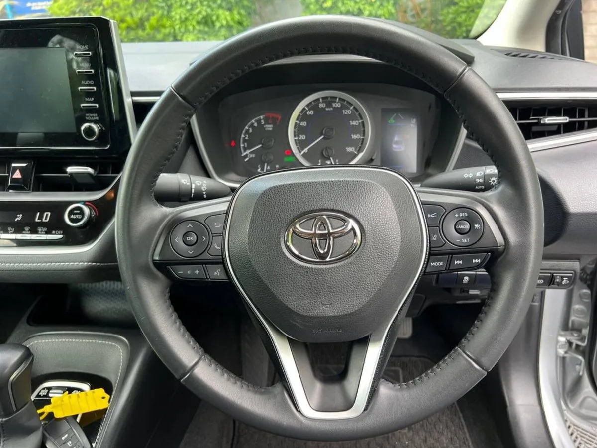 Toyota Corolla 1.8 HYBRID AUTO // 16" ALLOYS // RE - Image 4