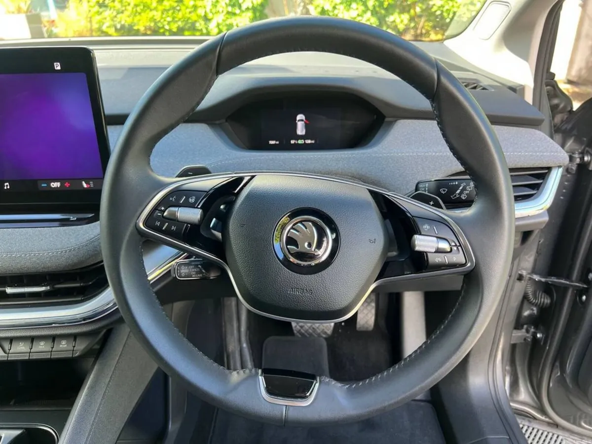 Skoda Enyaq 50 EDITION 52KWH ** TINY MILEAGE ** // - Image 4
