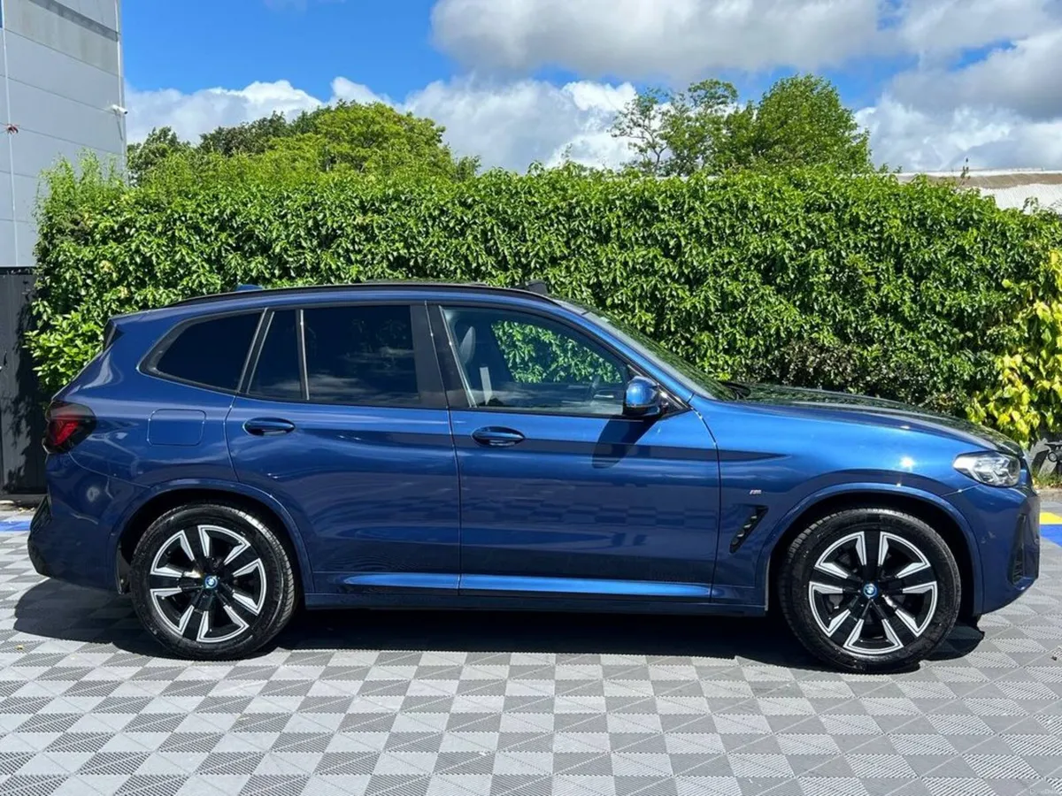 BMW iX3 M-SPORT 80KWH // OPENING PAN ROOF // LEATH - Image 3