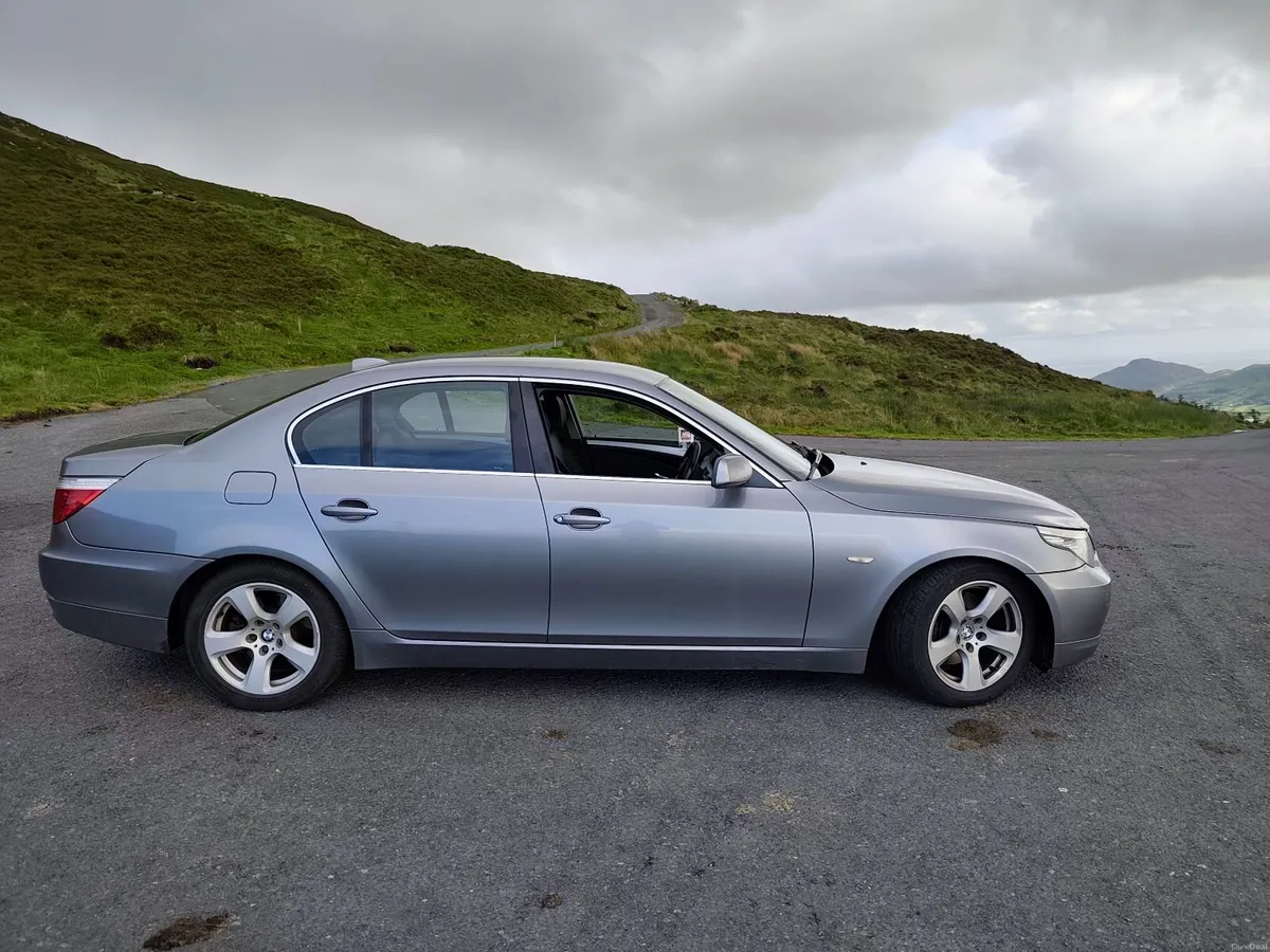 BMW 5-Series 2008 - Image 2