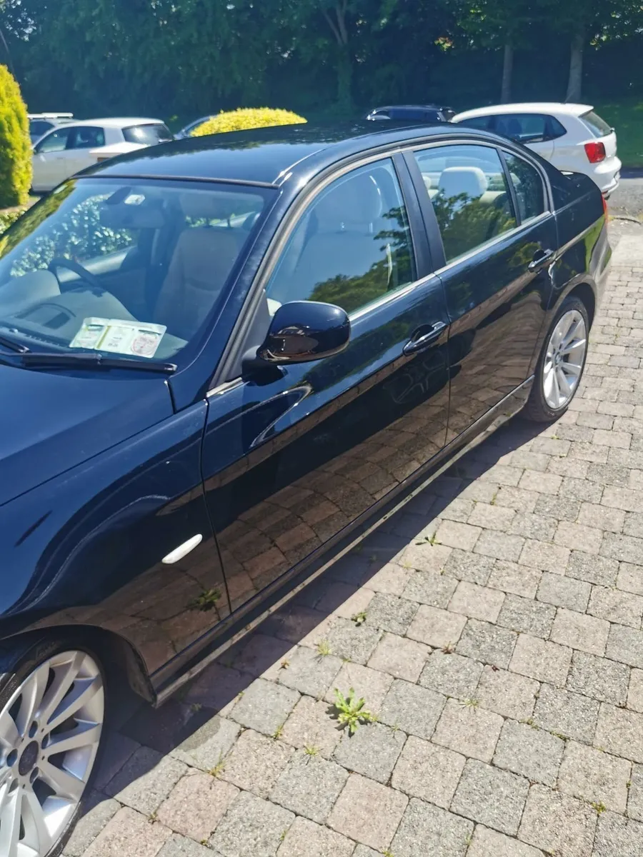 BMW 3-Series 318i SE 2010 - Image 2