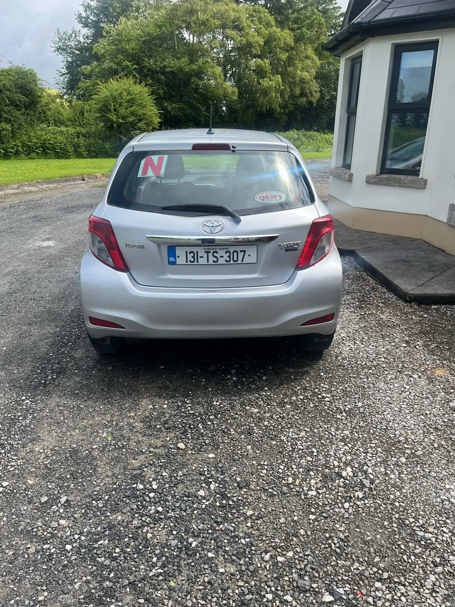 Toyota Yaris 2013 - Image 2