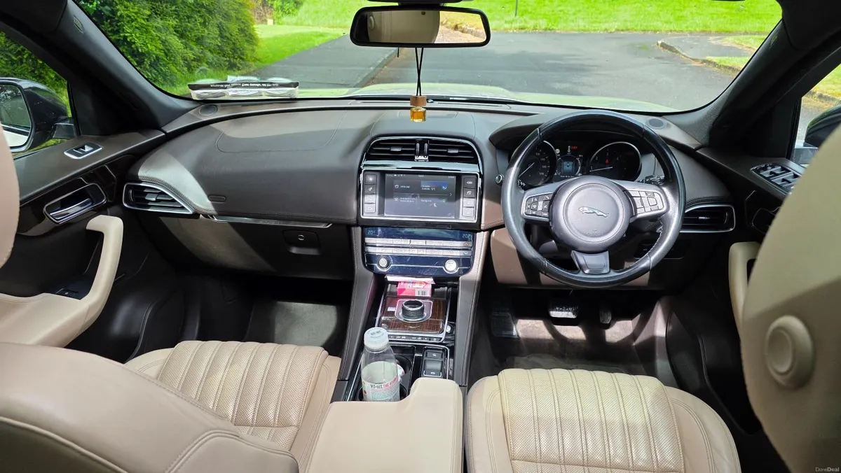 Jaguar F-Pace 2016 - Image 4