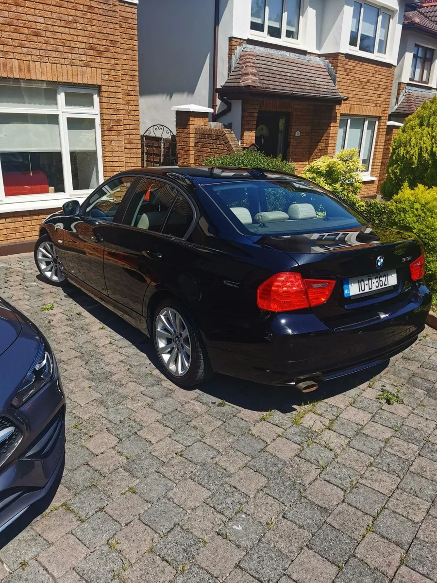 BMW 3-Series 318i SE 2010 - Image 4
