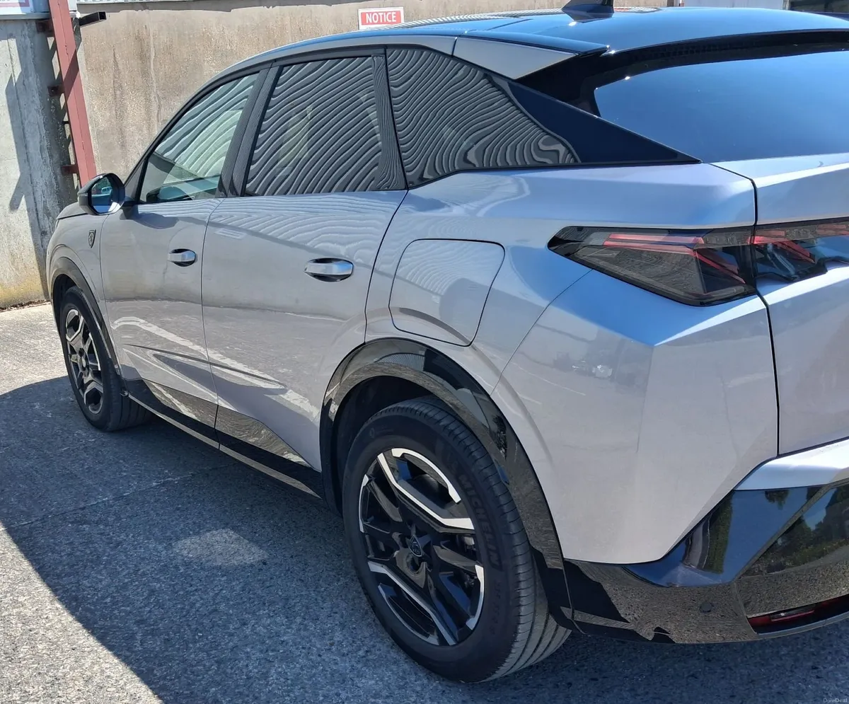 Peugeot 3008 GT EV - Image 4