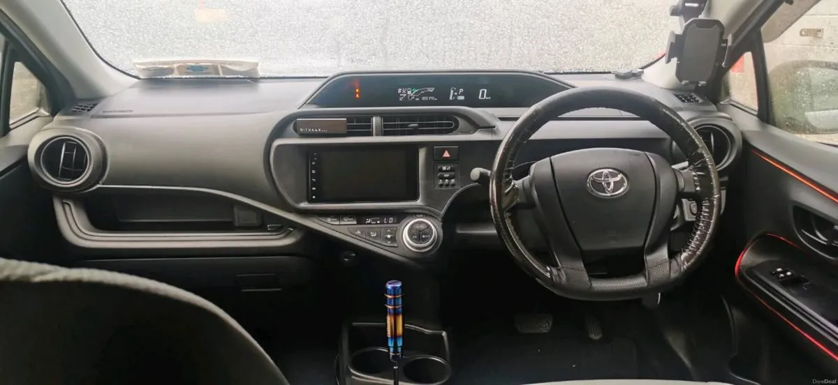 Toyota Aqua Hybrid, (AUTOMATIC) - Image 3