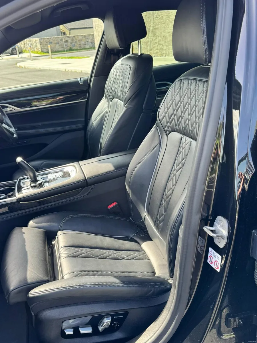 BMW 7-Series 2020 - Image 6