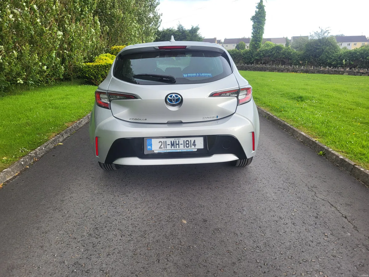 Toyota Corolla  HYBRID  AUTOMATIC - Image 3