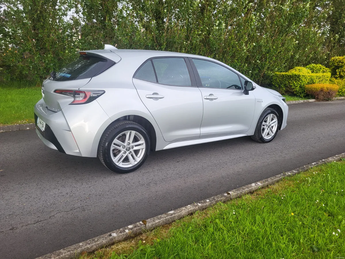 Toyota Corolla  HYBRID  AUTOMATIC - Image 2