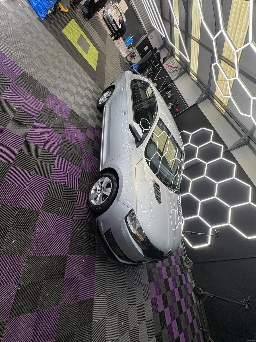 Skoda Rapid - Image 6