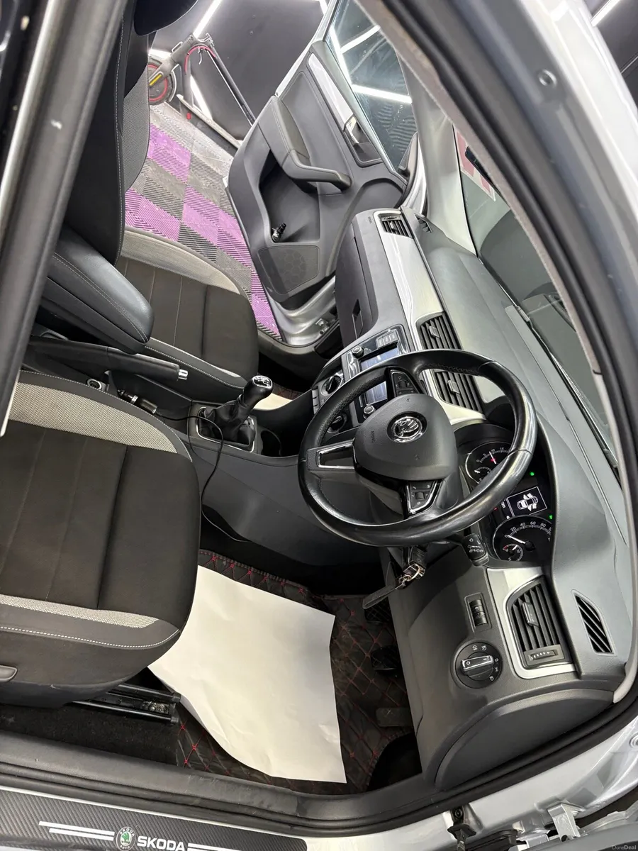 Skoda Rapid - Image 3
