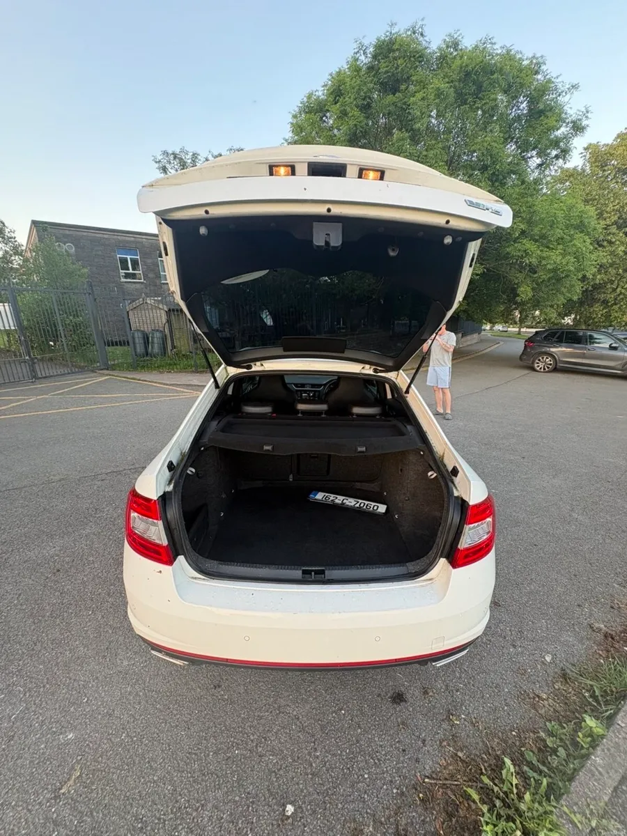Car - Image 2