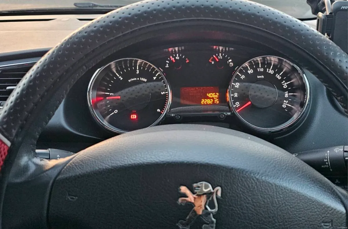 2012 Peugeot 3008 1.6 HDi Diesel - Image 2