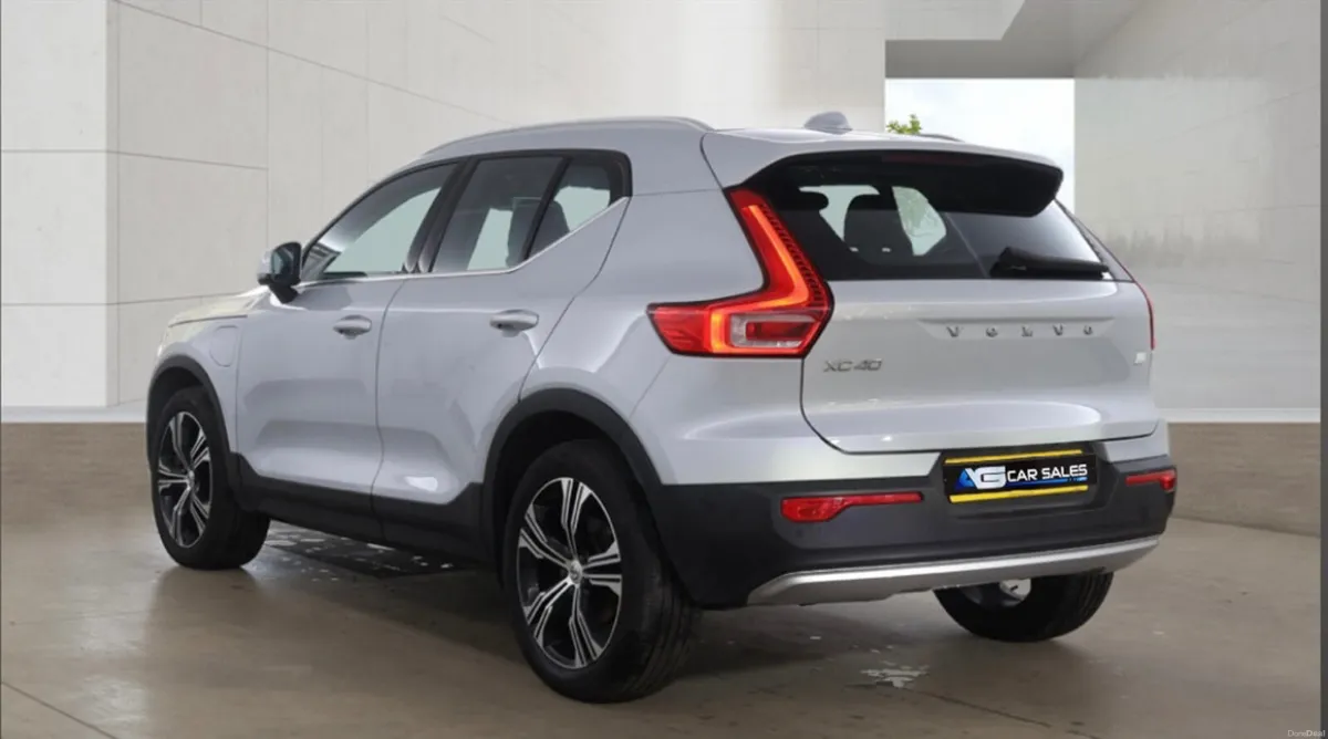 2022 Volvo XC40 Inscription T5 Recharge Hybrid - Image 2