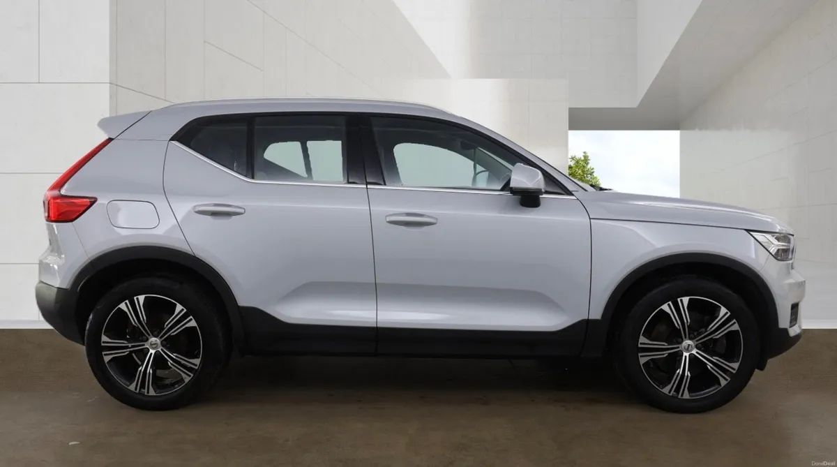 2022 Volvo XC40 Inscription T5 Recharge Hybrid - Image 3