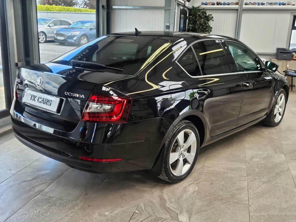 18 SKODA OCTAVIA STYLE 1.6 DIESEL - Image 2