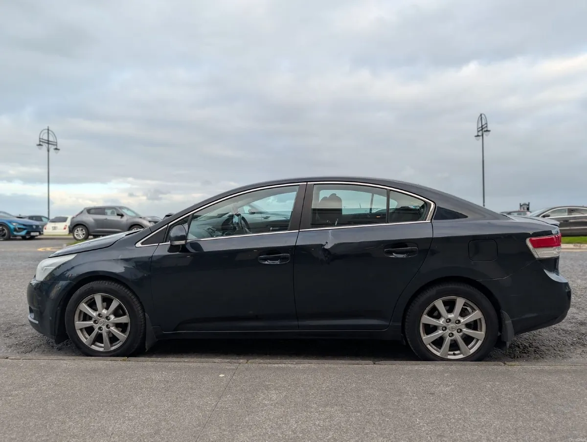 Toyota Avensis 2011 - Image 4