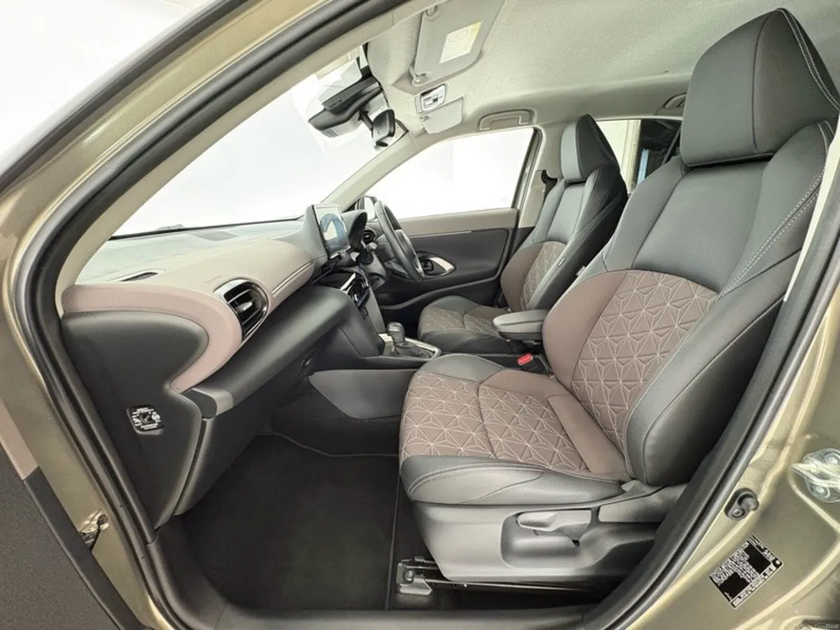 Toyota Yaris Cross Sol Hybrid - Image 6