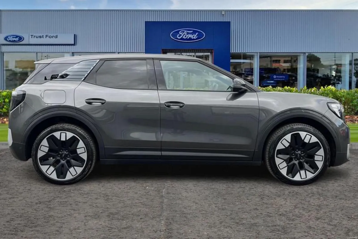 Ford Explorer Extended Range 79kWh Premium SUV 5dr - Image 3