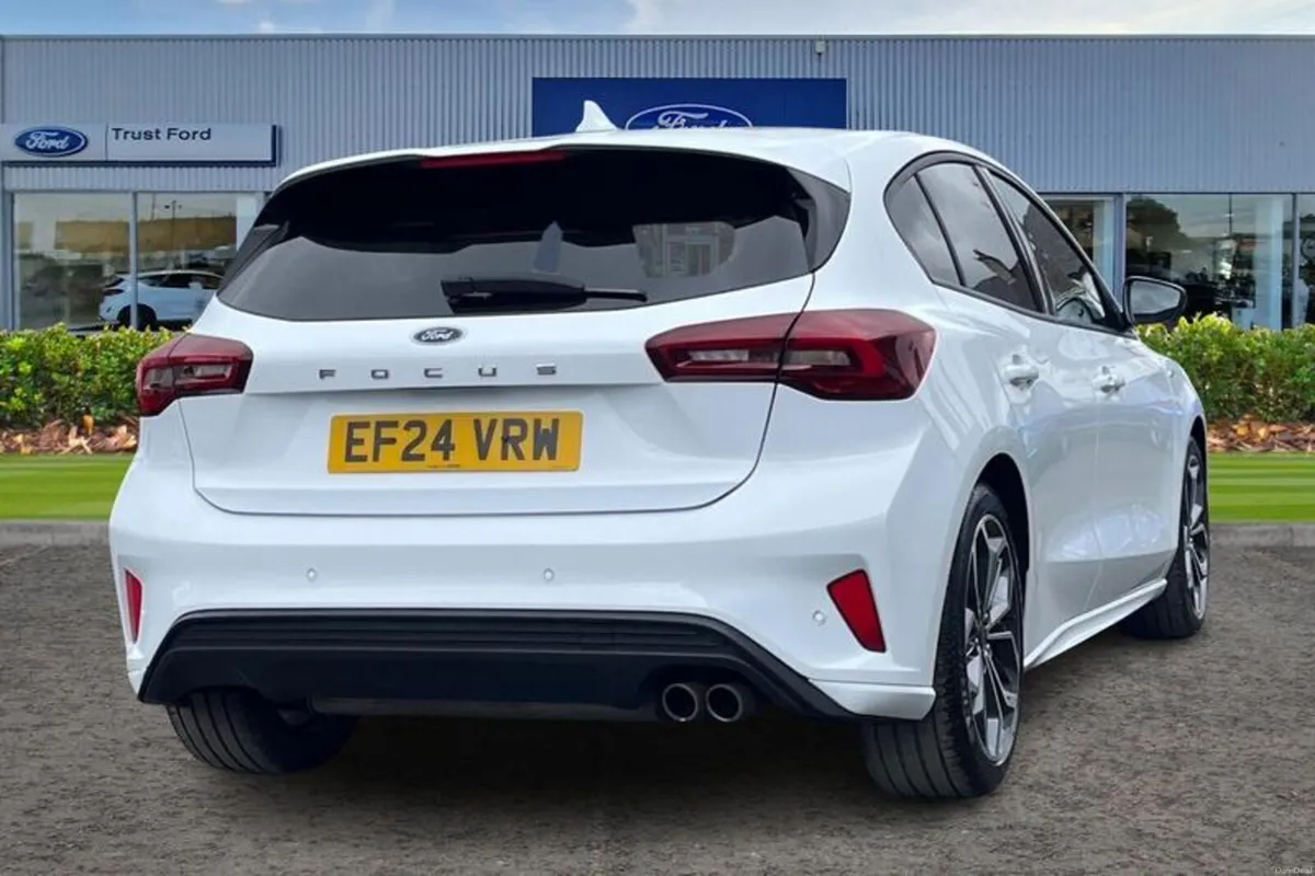 Ford Focus 1.0T EcoBoost MHEV ST-Line X Hatchback - Image 4