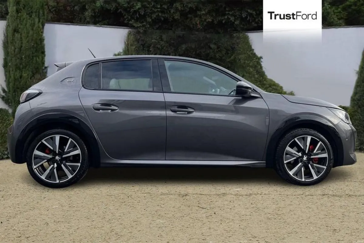 Peugeot 208 GT - Image 3