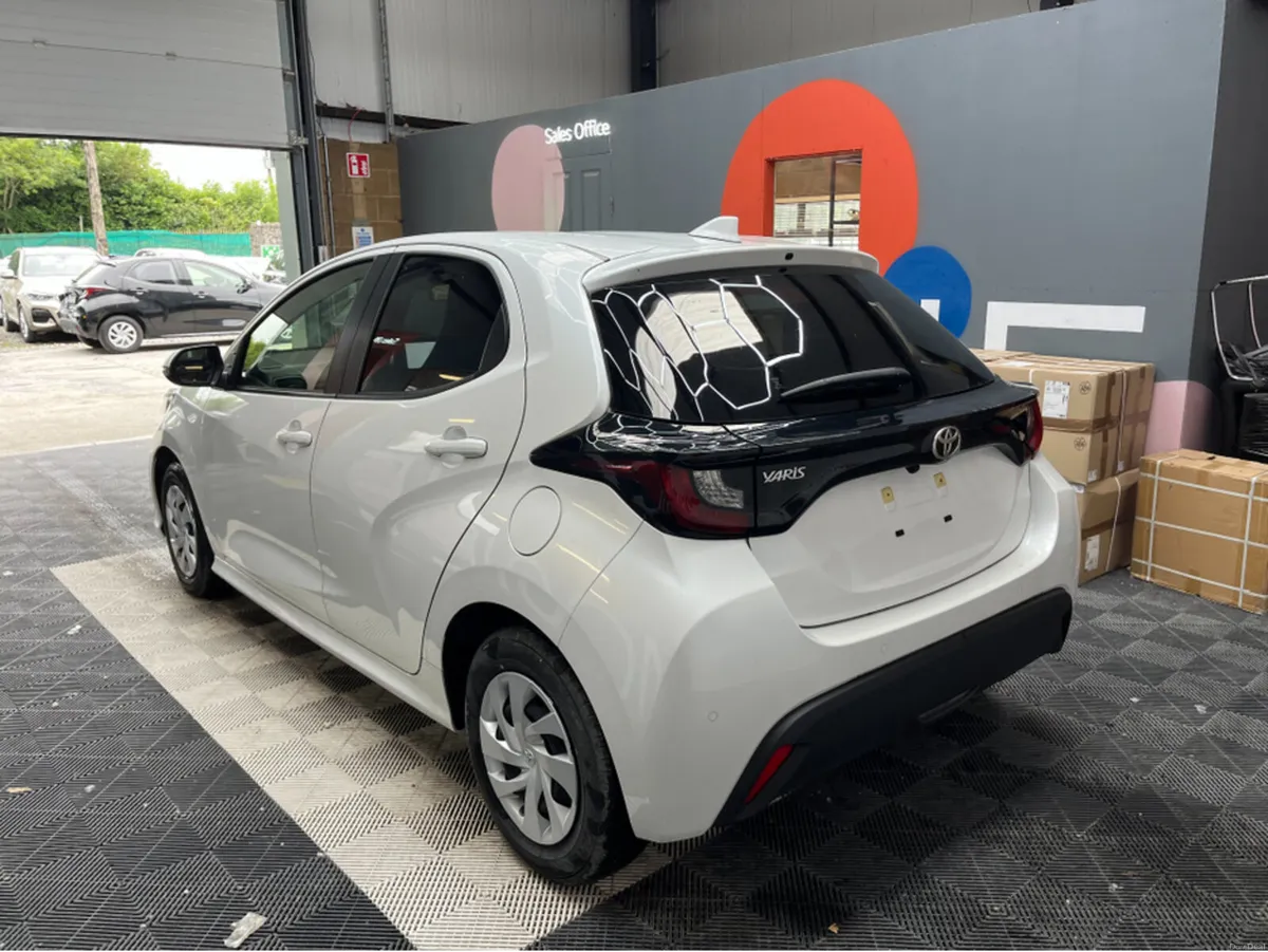 Toyota Yaris 2024 TOYOTA YARIS X 1.0 AUTOMATIC / R - Image 4