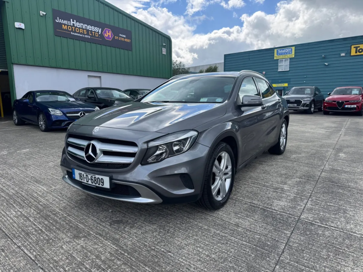 Mercedes-Benz GLA GLA180 URBAN - Image 2
