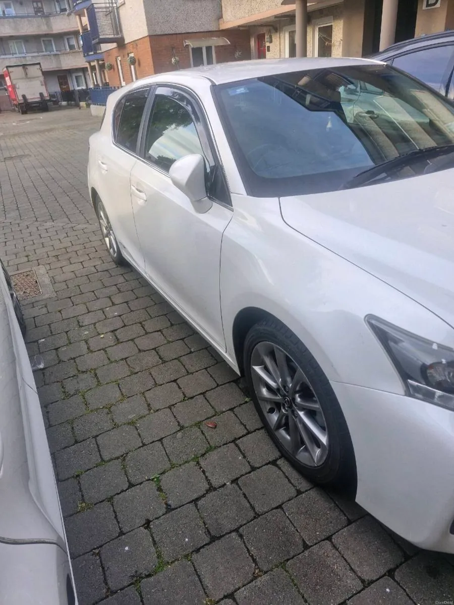 Lexus ct200h - Image 2