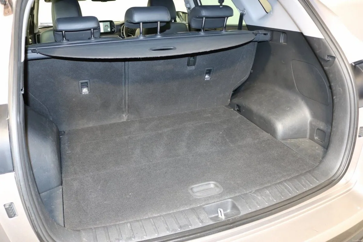 Hyundai Tucson Executive PLus  1.6L Diesel SUV - A - Image 6