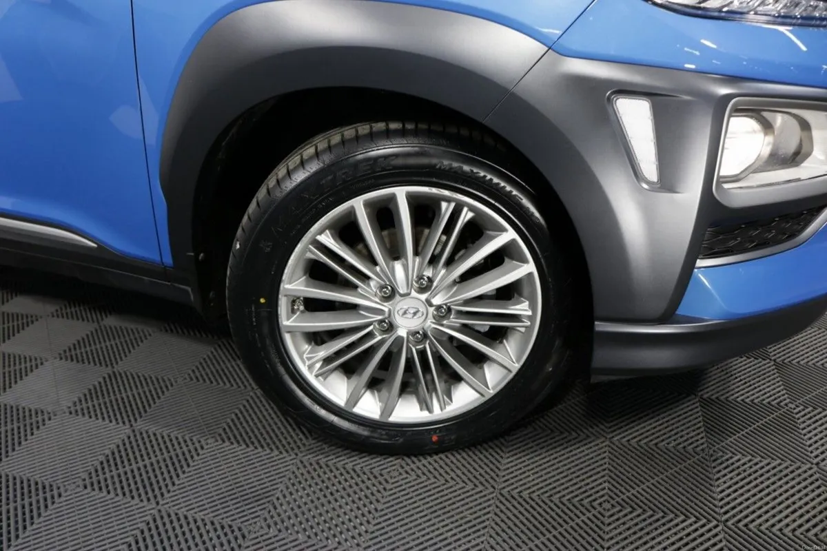 Hyundai KONA EXECUTIVE 1.0L PETROL COMPACT SUV - Image 3