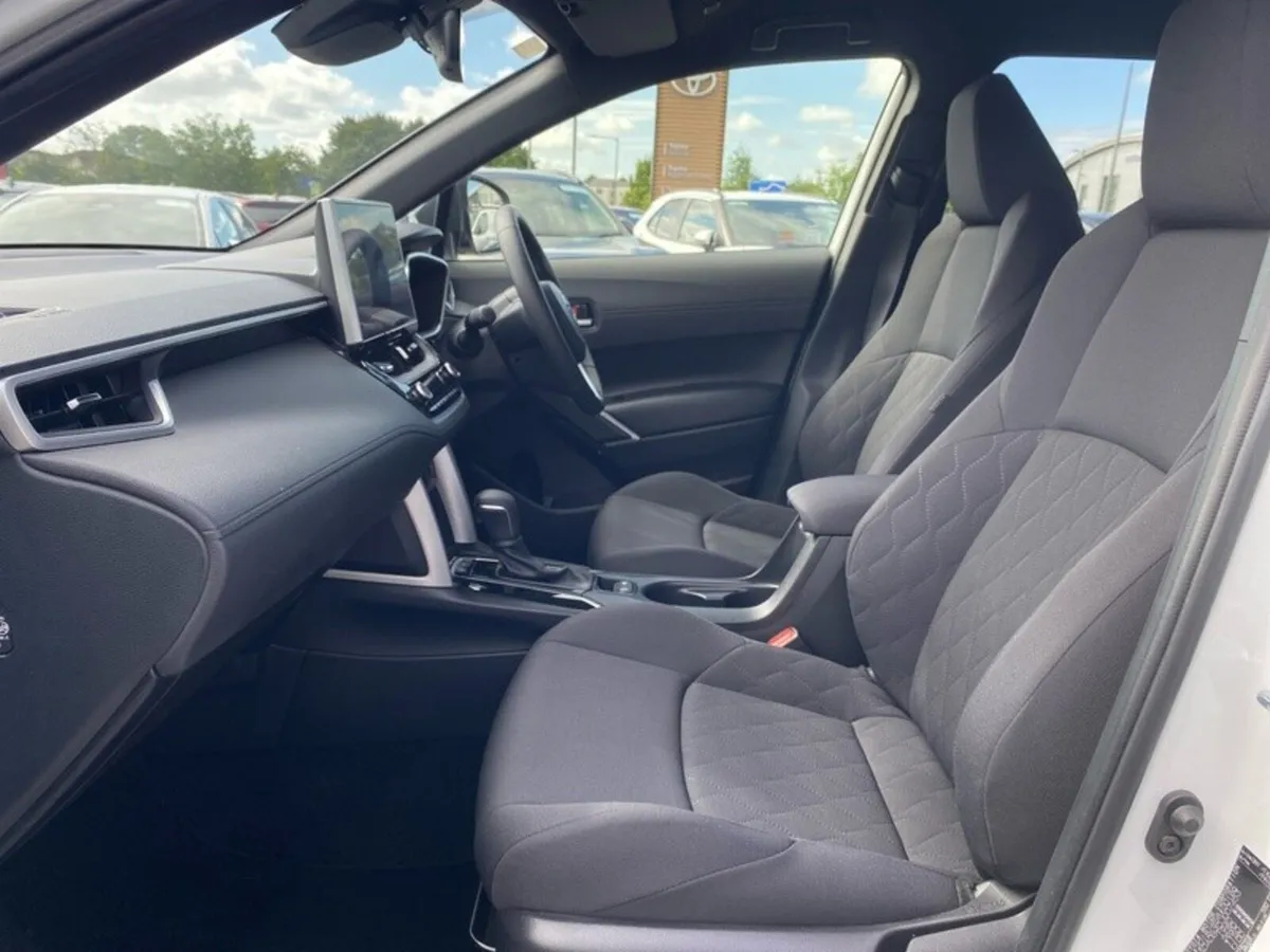Toyota Corolla Cross HYBRID SPORT - Image 6