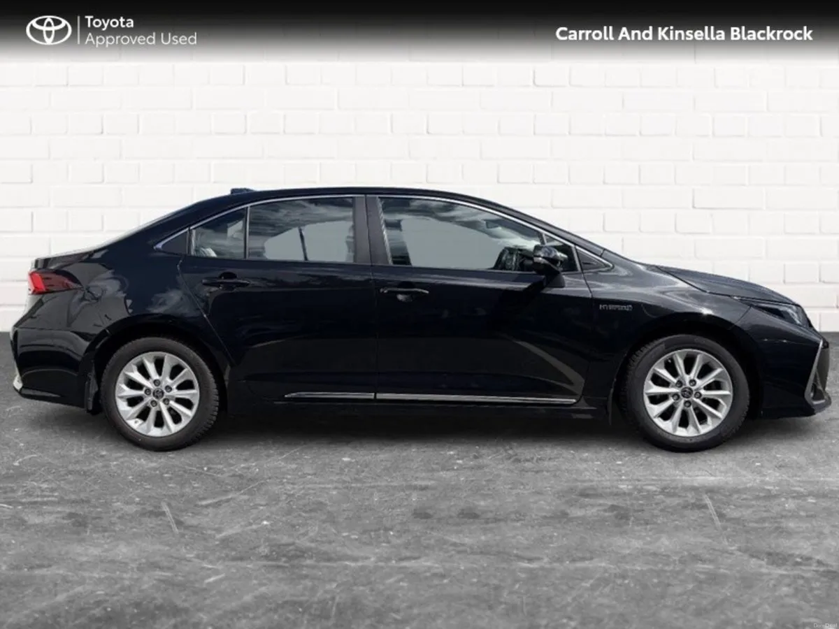 Toyota Corolla Hybrid Luna Saloon *FULL BEIGE LEAT - Image 3
