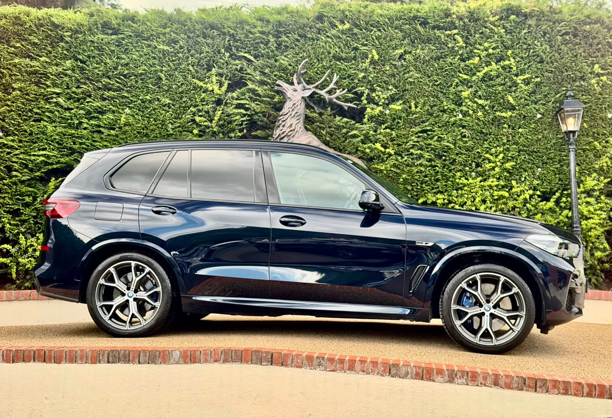 BMW X5 45e M SPORT adjustable suspension low km - Image 3