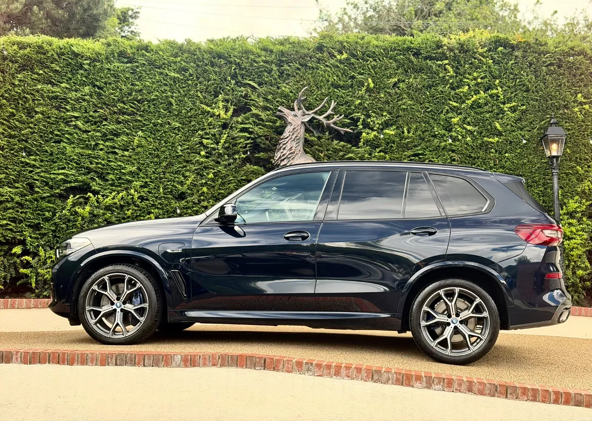 BMW X5 45e M SPORT adjustable suspension low km - Image 6