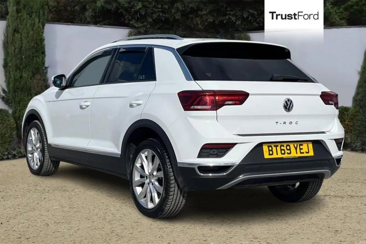 Volkswagen T-Roc SEL - Image 2
