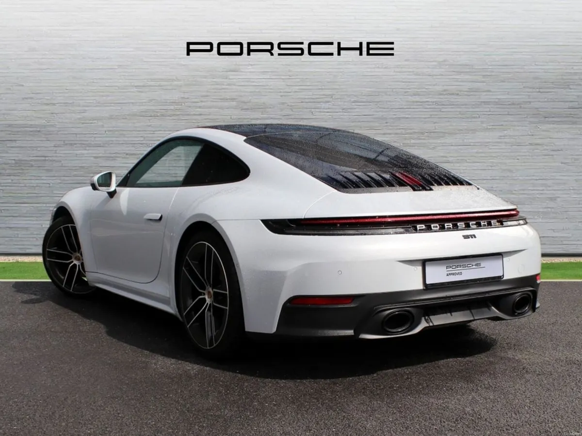 Porsche 911 Carrera - Image 3