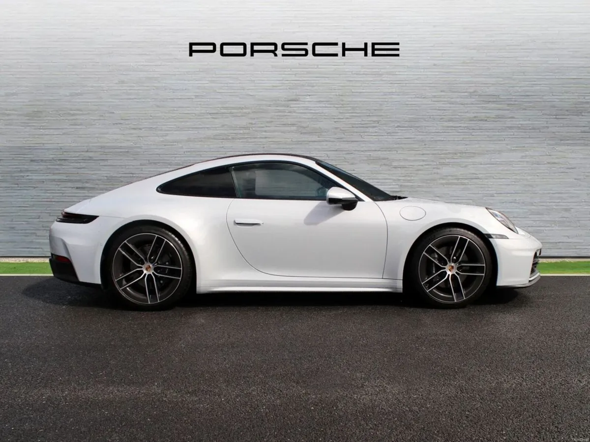 Porsche 911 Carrera - Image 4